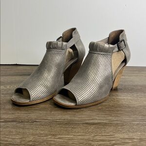 Paul Green Perforated Leather Peep-Toe Heeled Booties Metallic Taupe | US 9.5